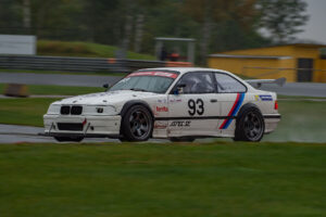 Robin Wärmlund trivdes på den blöta bana med sin BMW.